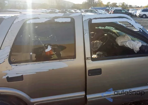 2002 Chevrolet Blazer из США, поврежденный, VIN 1GNDT13WX2K135046